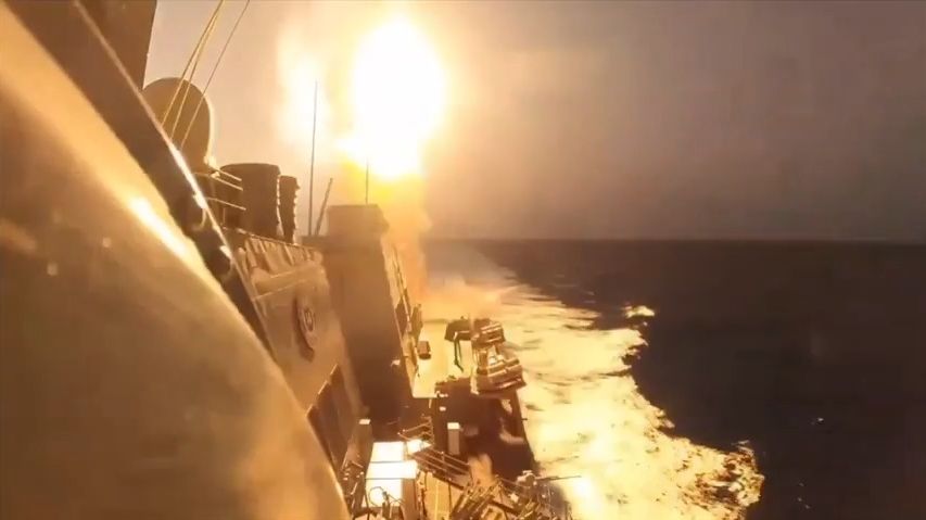 Video: Americké námořnictvo ukázalo, jak odráží útok proíránských rebelů